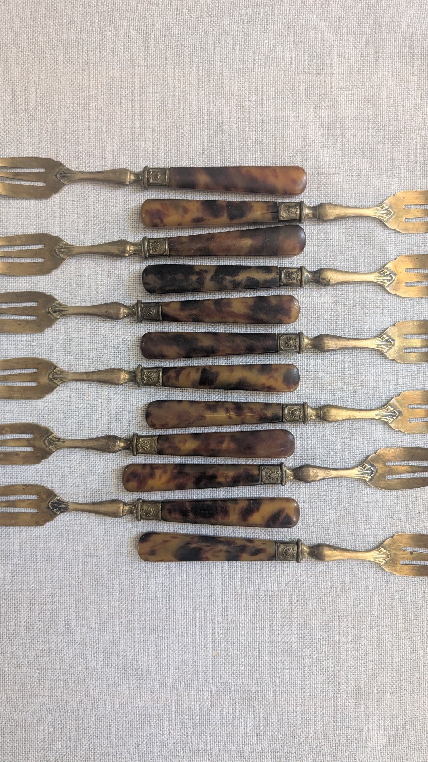 Ensemble de 12 fourchettes à gâteau anciennes