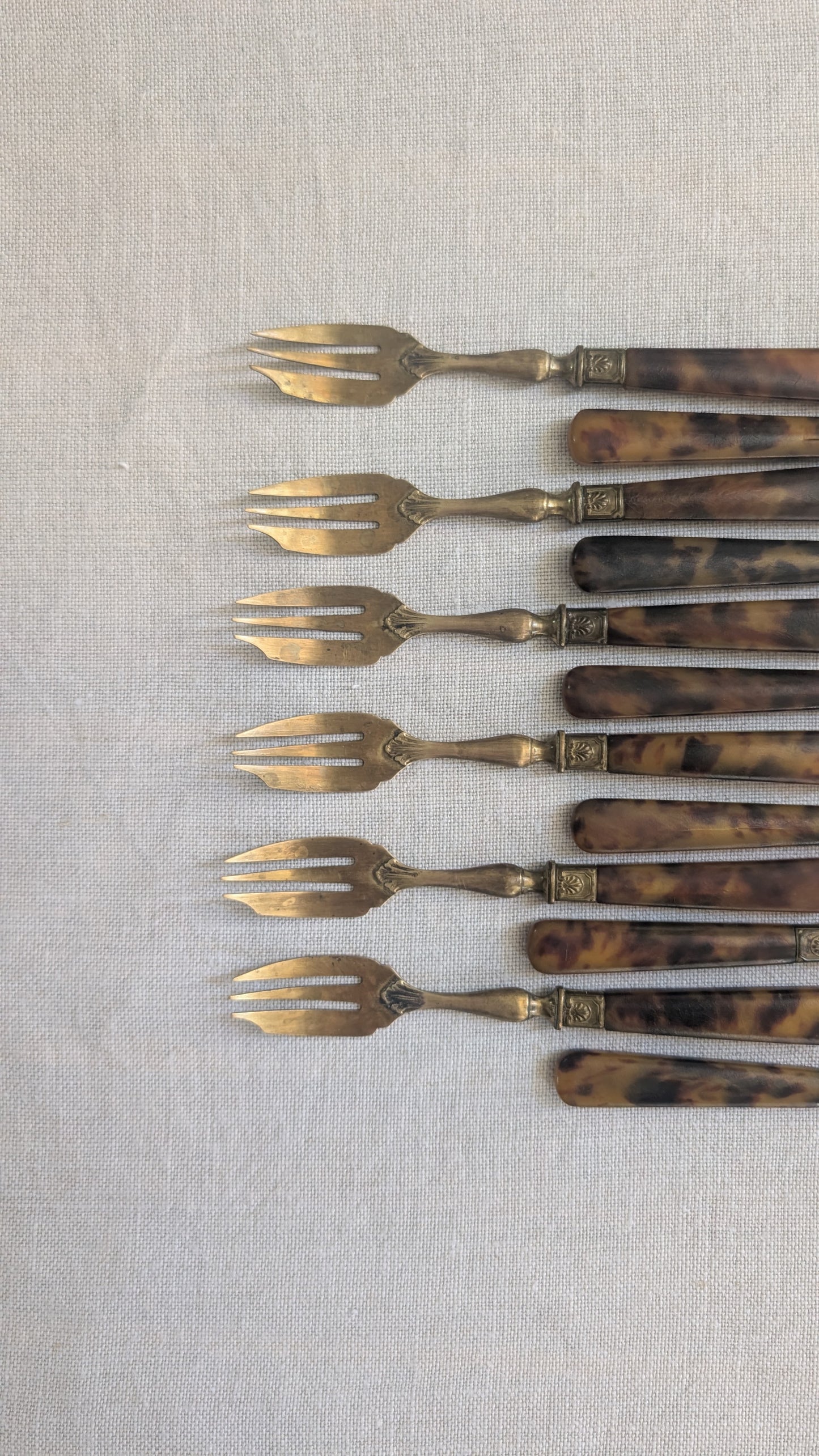 Ensemble de 12 fourchettes à gâteau anciennes