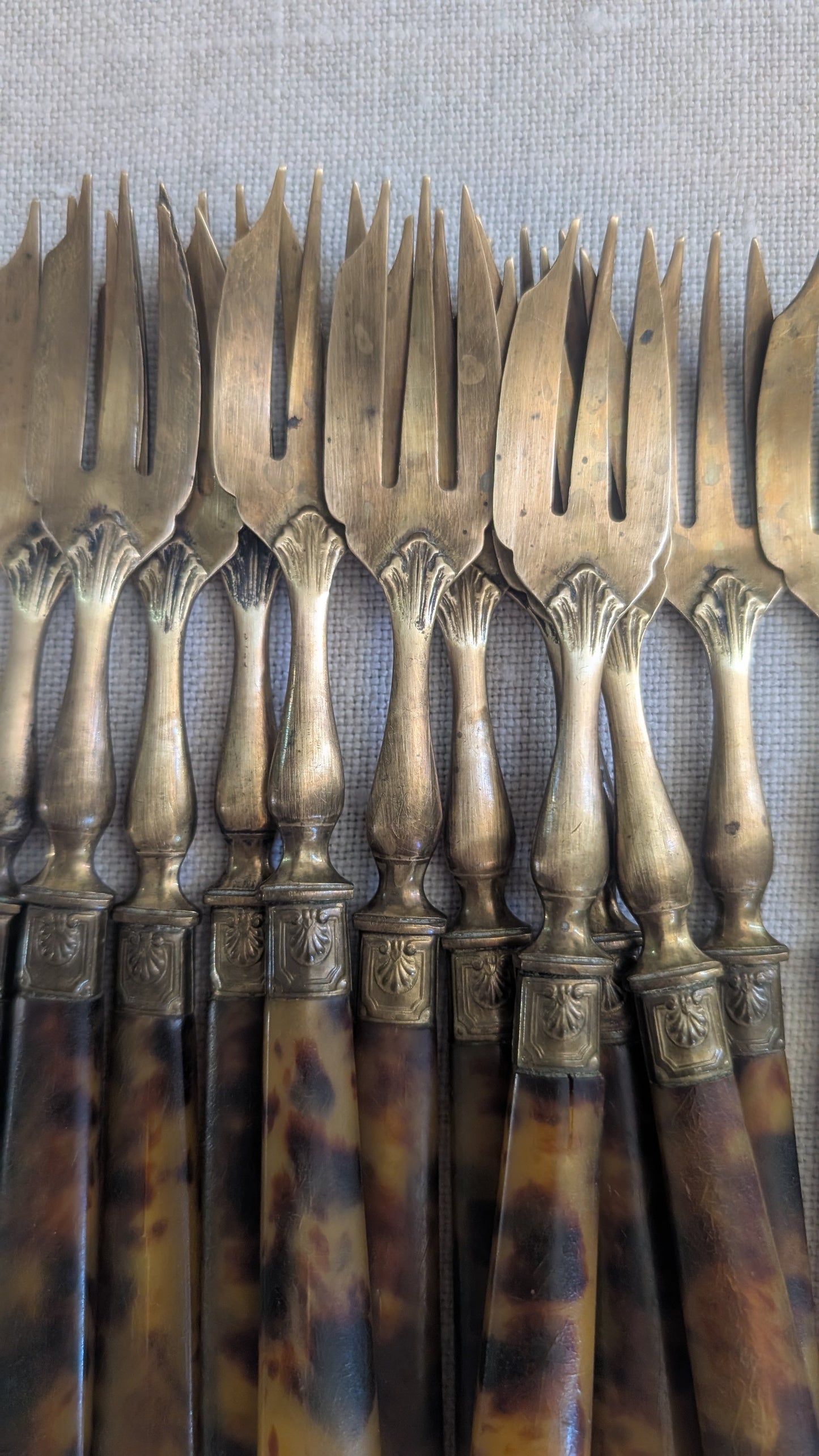 Ensemble de 12 fourchettes à gâteau anciennes