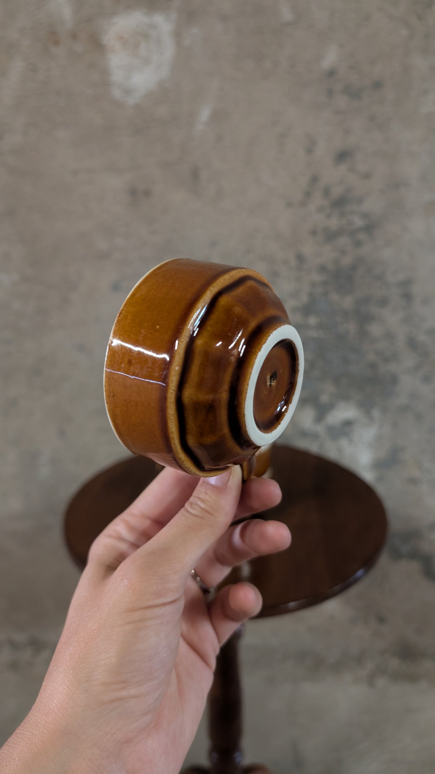 Trio de tasses en grès marron