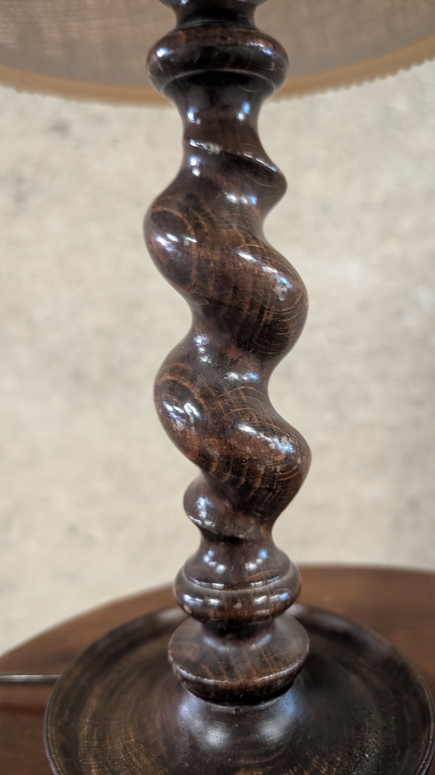Paire de lampes en bois tourné