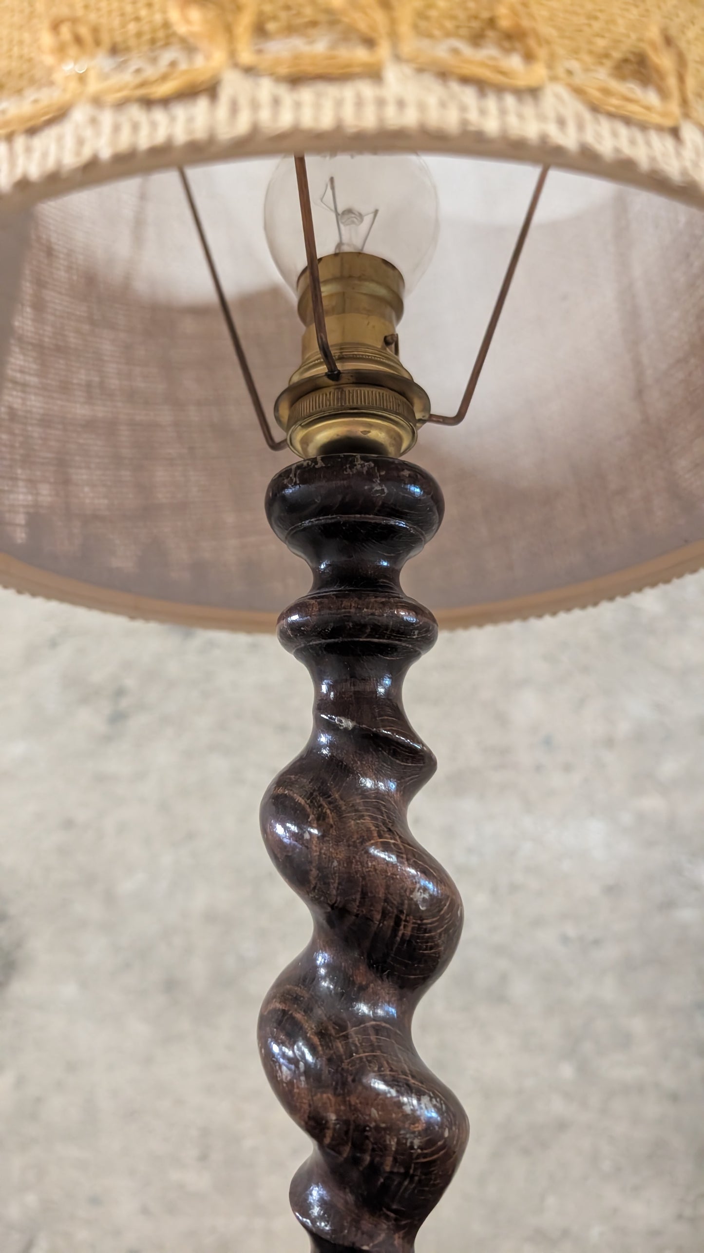 Paire de lampes en bois tourné