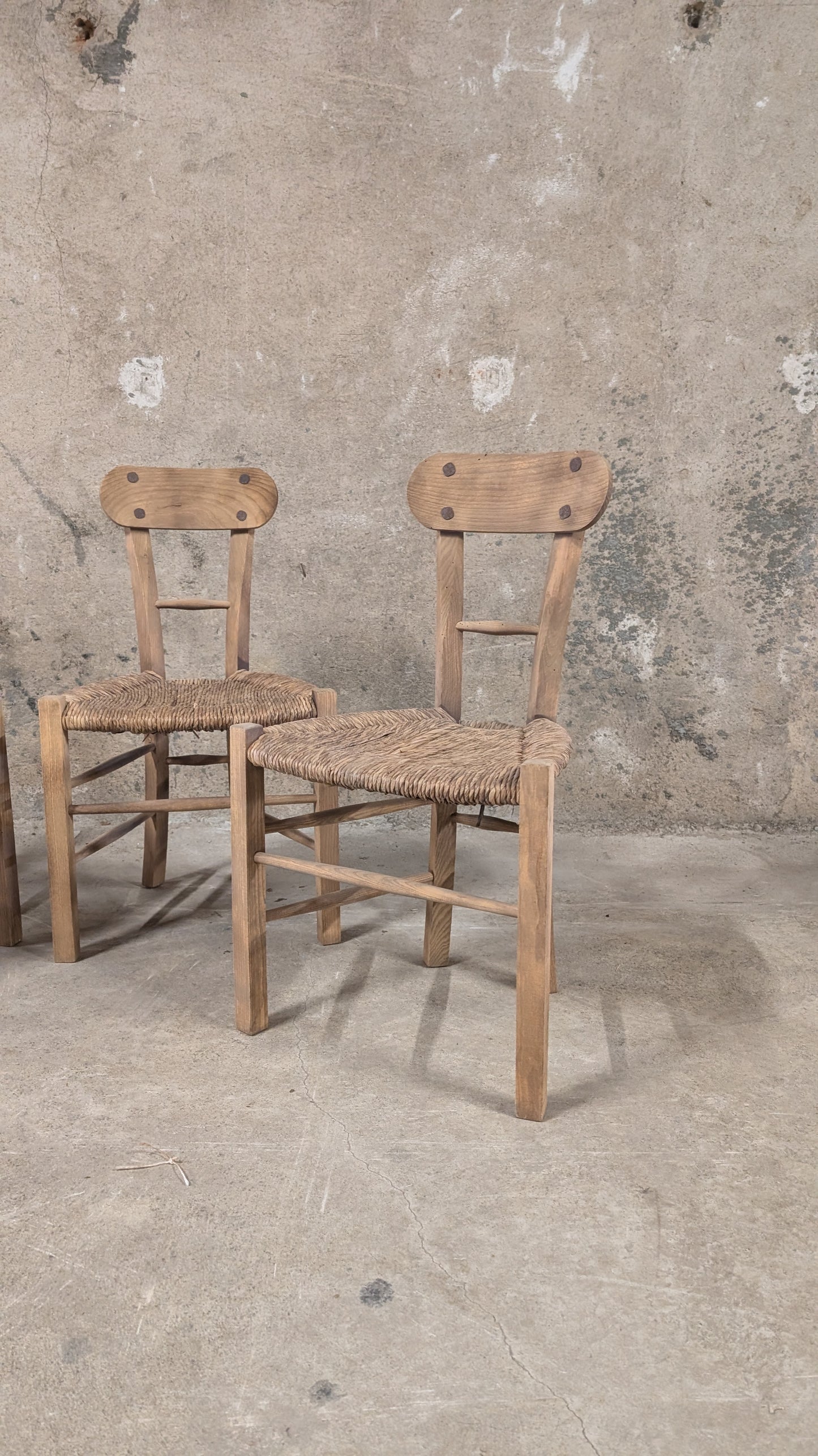 Lot de 3 chaises rustiques en bois et paille tressée