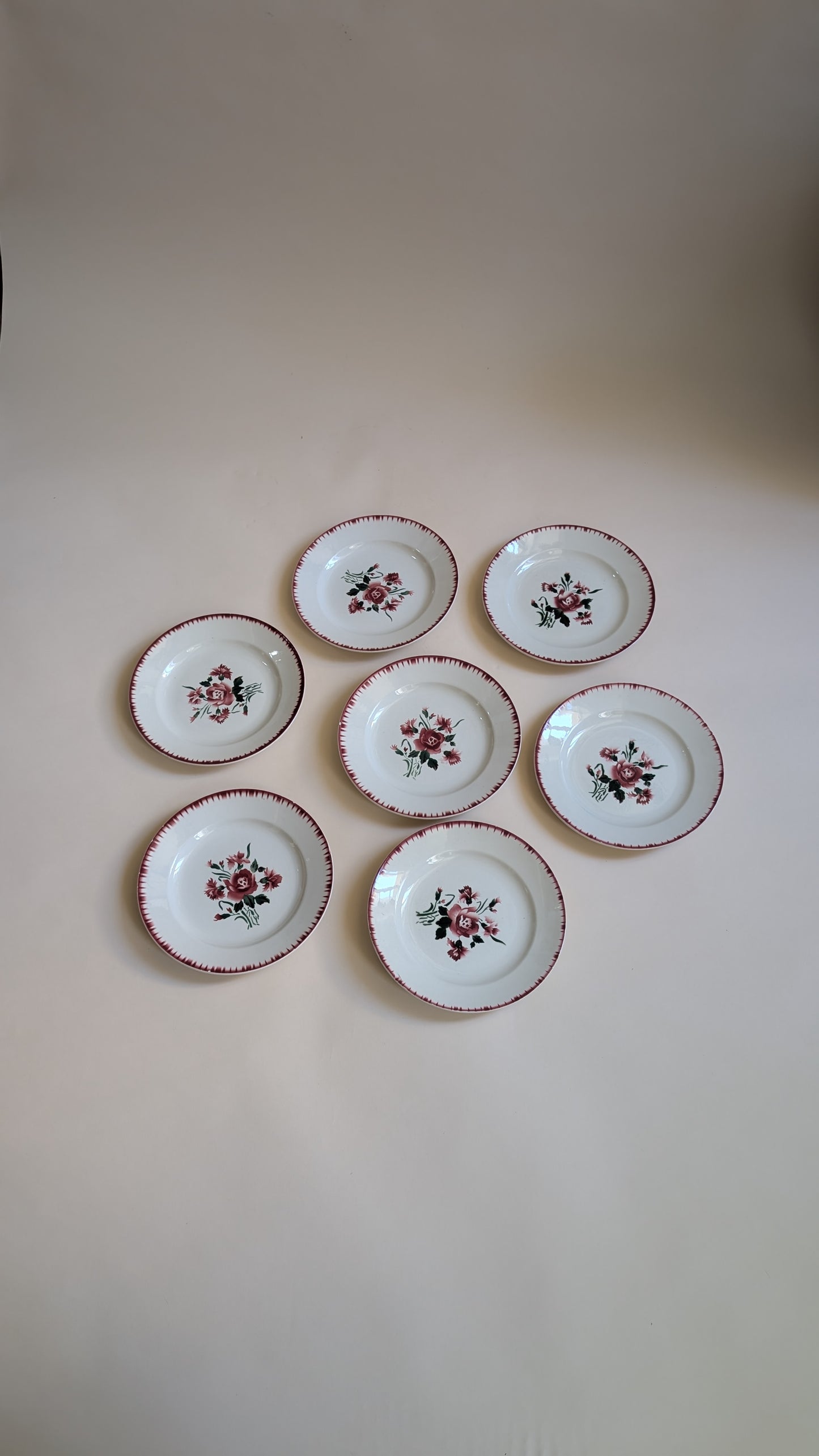 Ensemble de 7 assiettes Sarreguemines et Digoin, Yvette