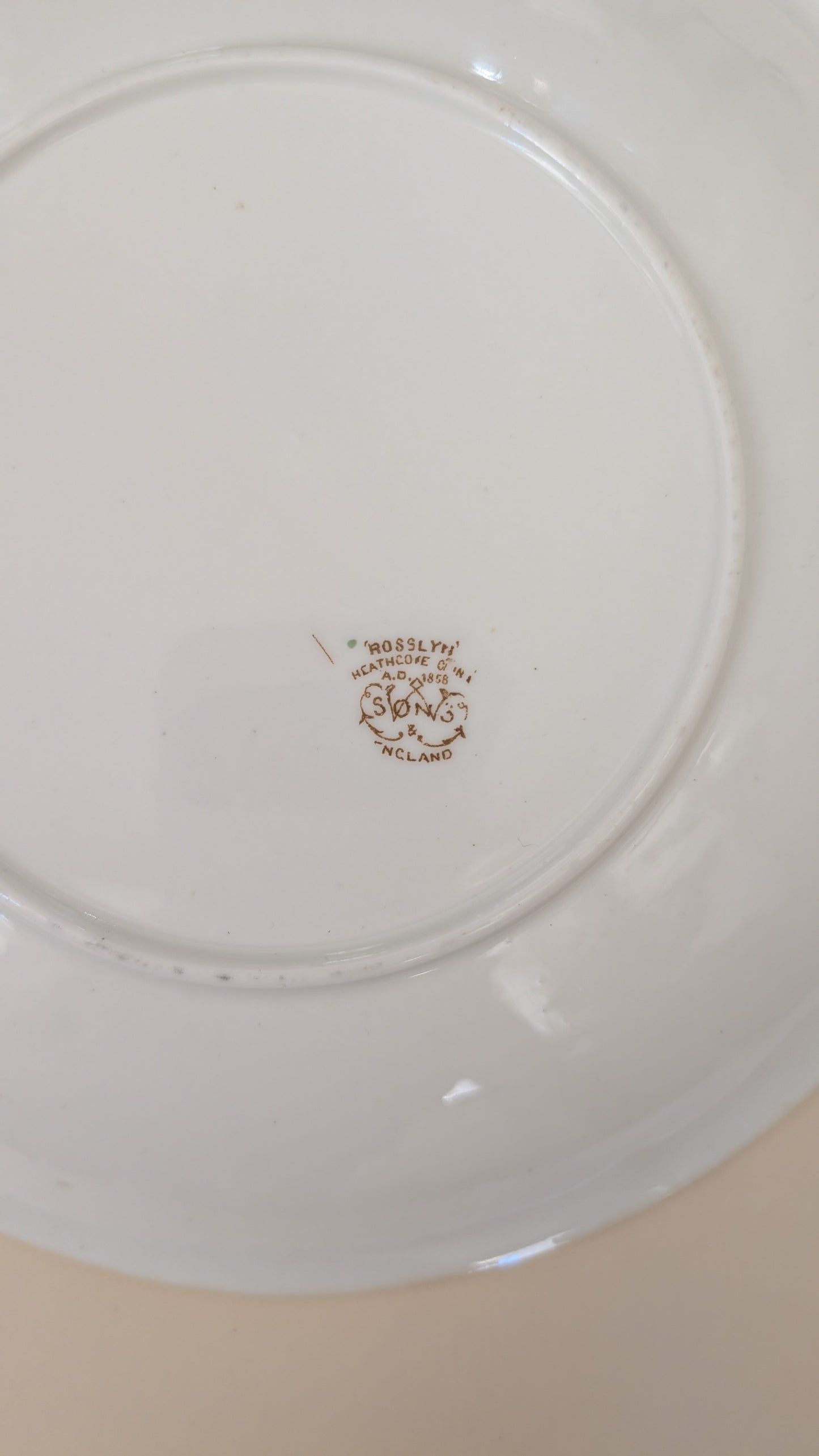 Ensemble de 14 assiettes dépareillées