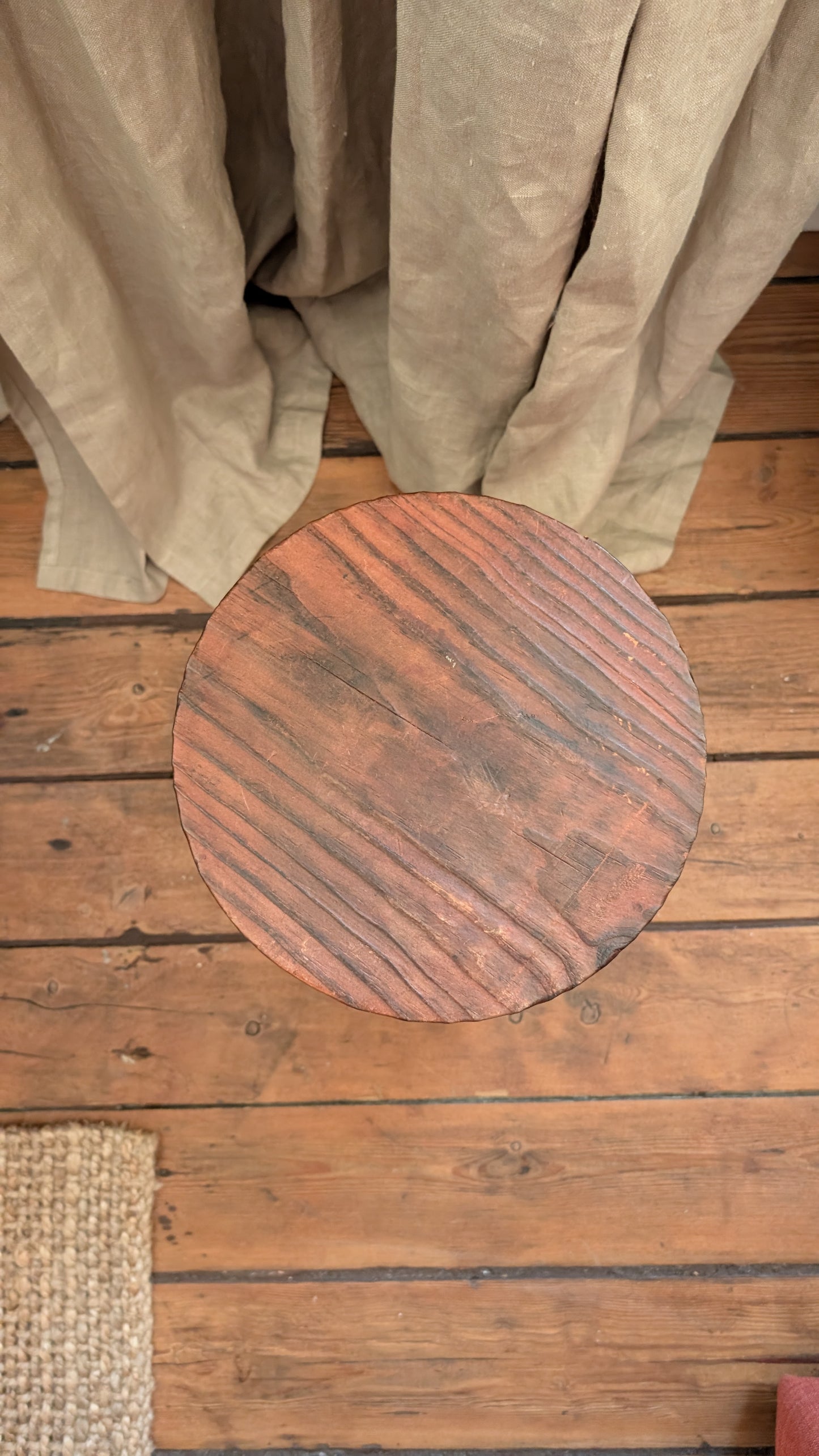 Tabouret tripode
