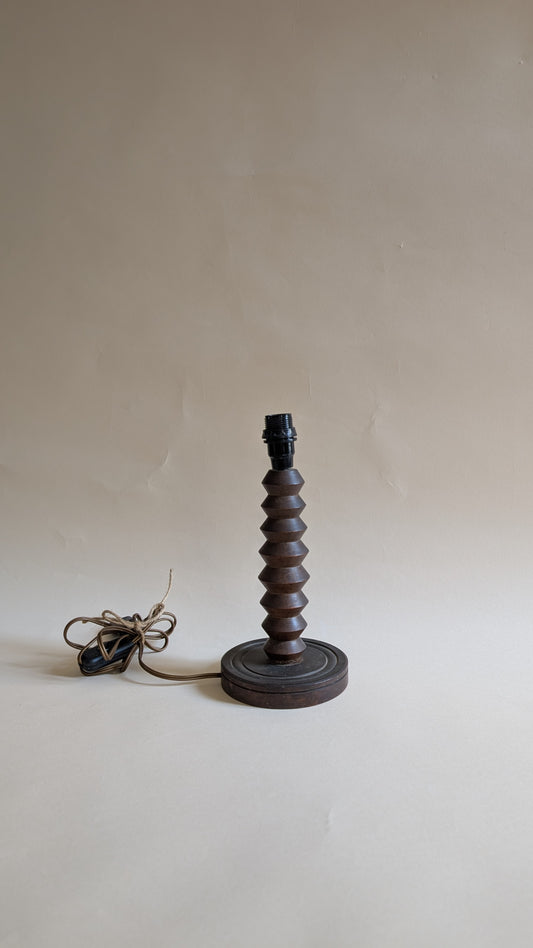 Pied de lampe en bois tourné
