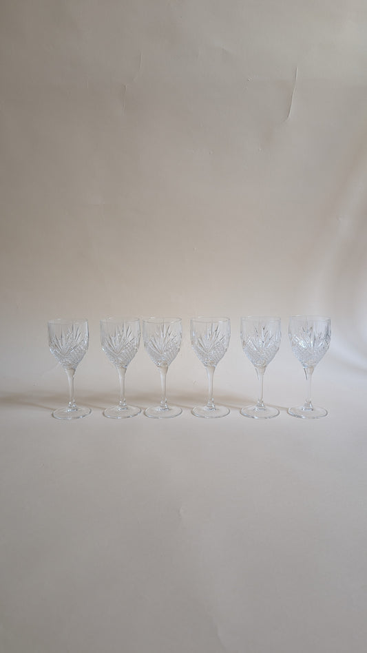 Série de 6 verres à vin en cristal taillé