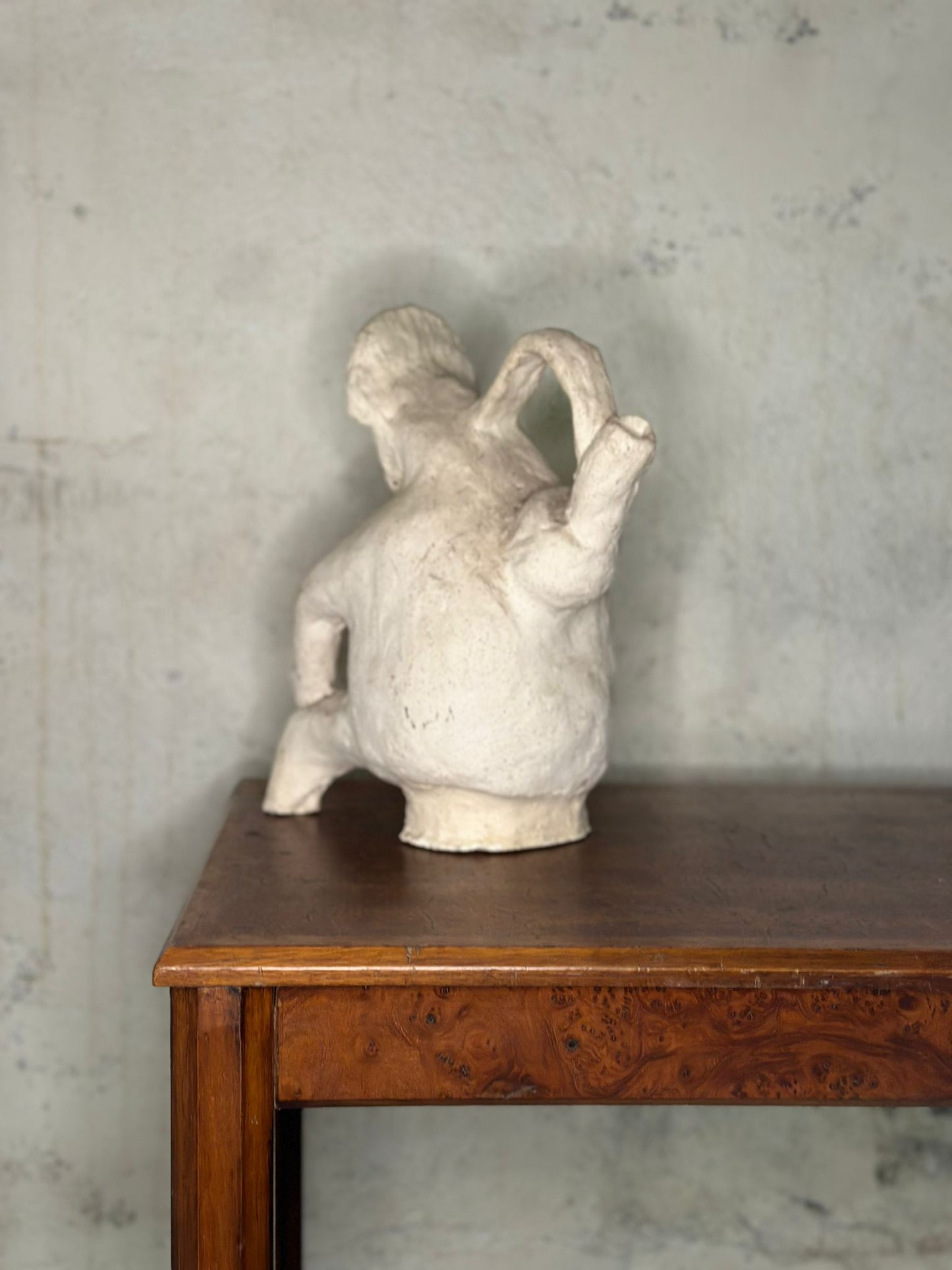 Sculpture en terre cuite anthropomorphe