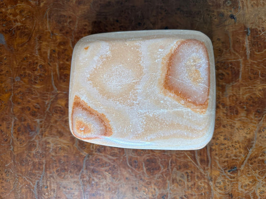 CENDRIER EN MARBRE AVEC OEUF