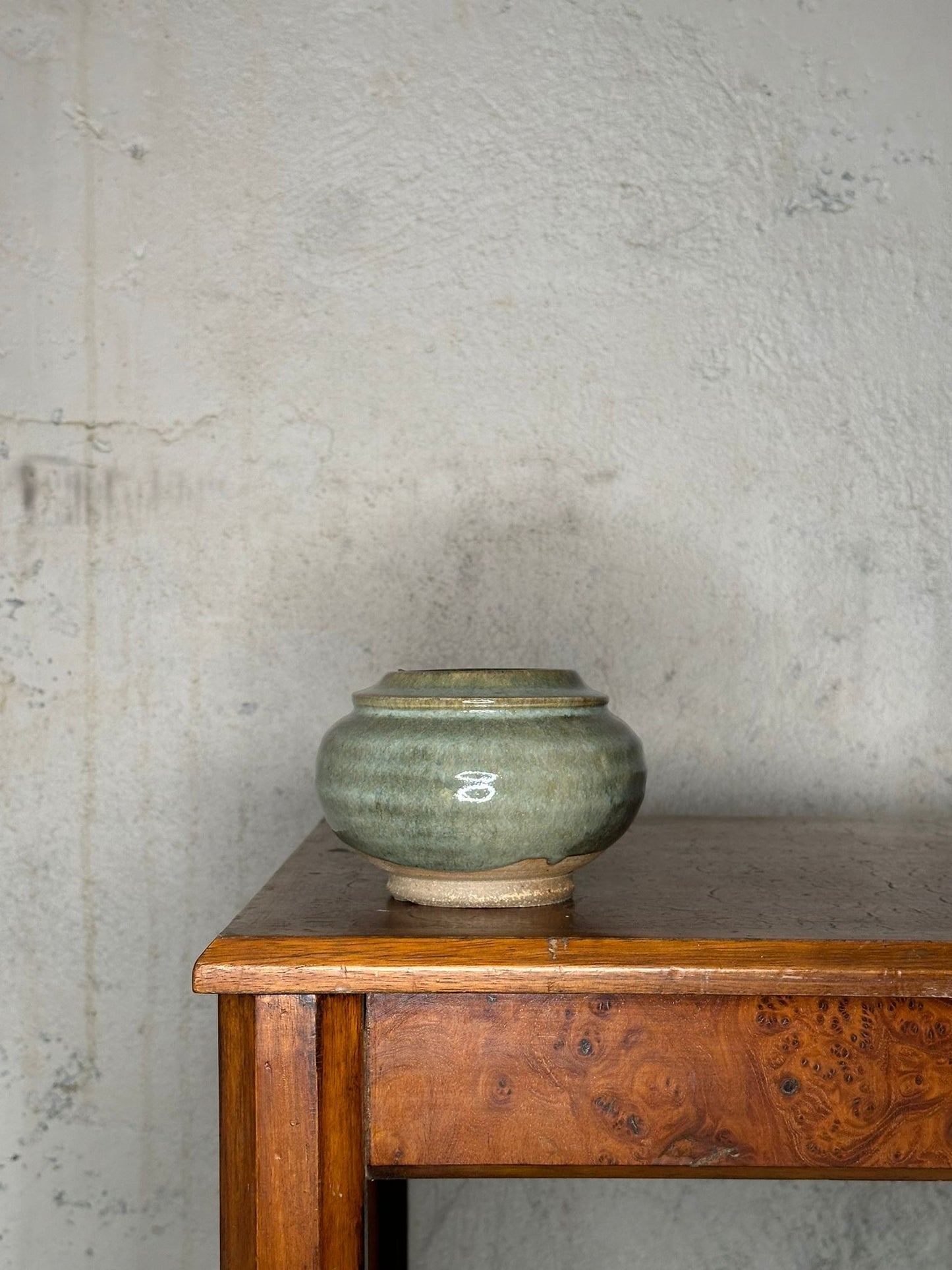 Pot en grès vernissé bleu