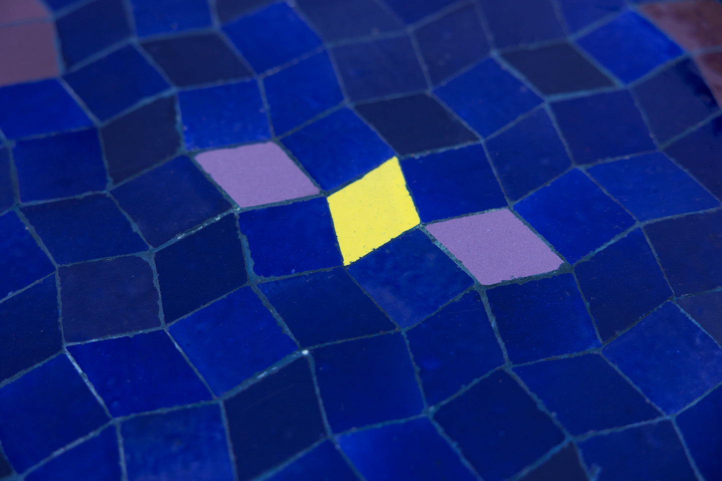 TABLE BASSE "ZOIZEAUX - NUIT" EN ZELLIGE PAR GAZELLE MOB