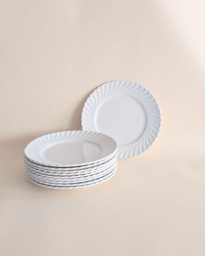 Service de vaisselle en céramique blanche torsadée