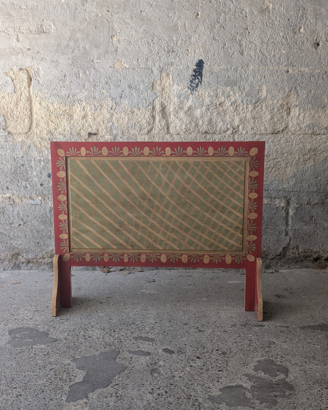 Tête de lit enfant peinte à la main