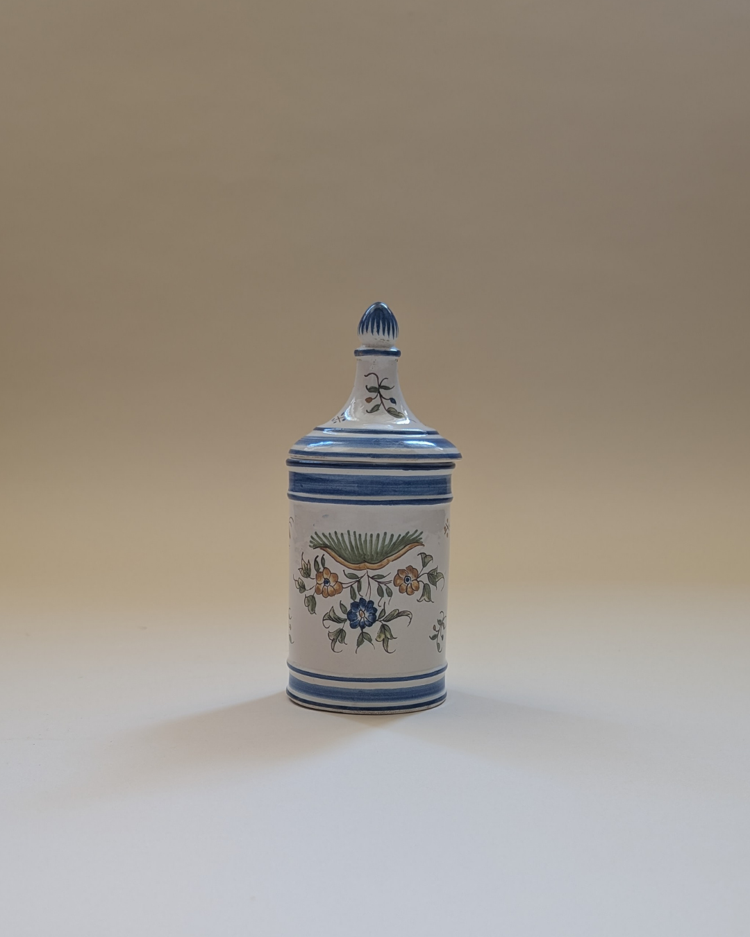 Pot à Pharmacie, C : Avel