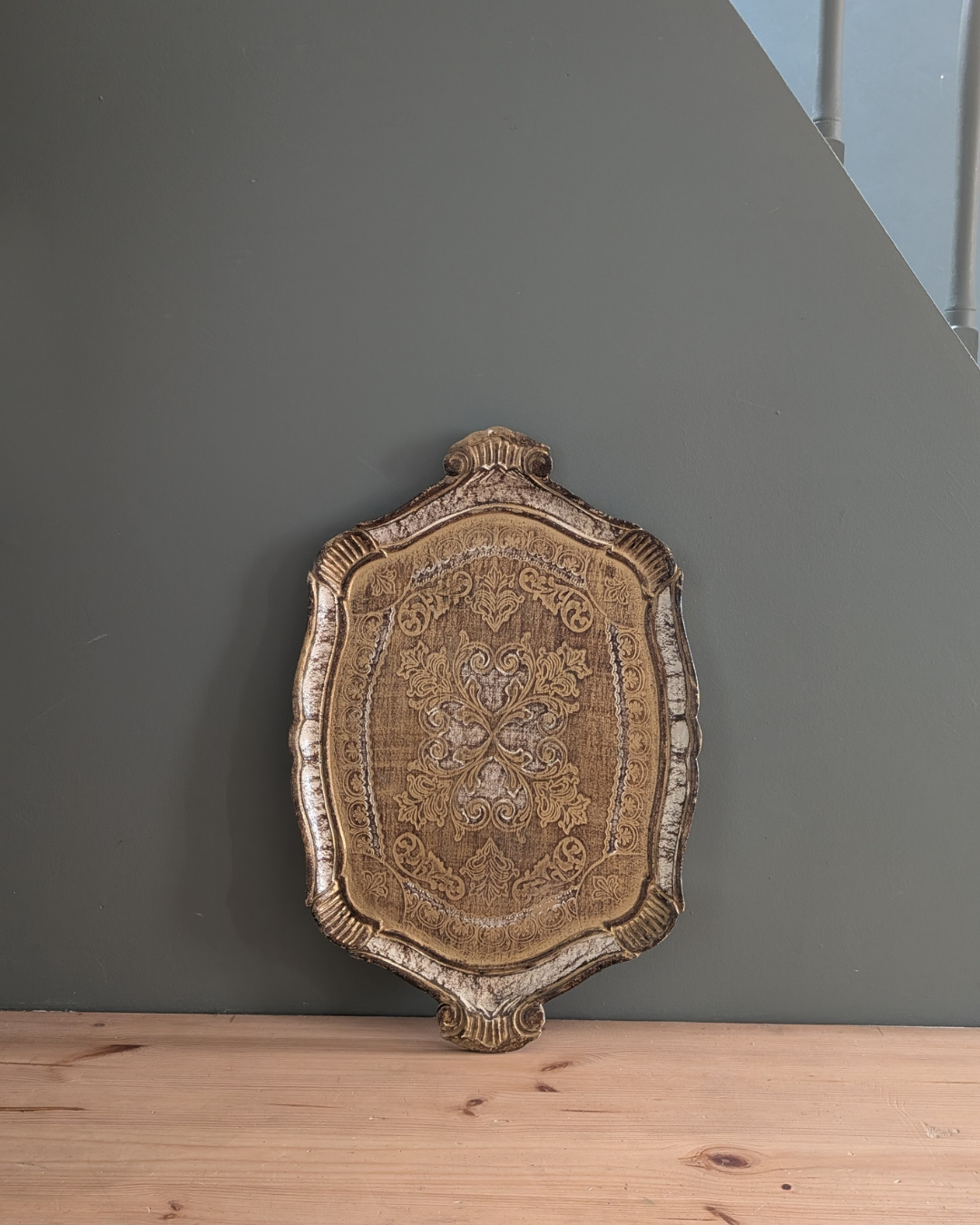 Plateau florentin doré et blanc – 49 x 33 cm
