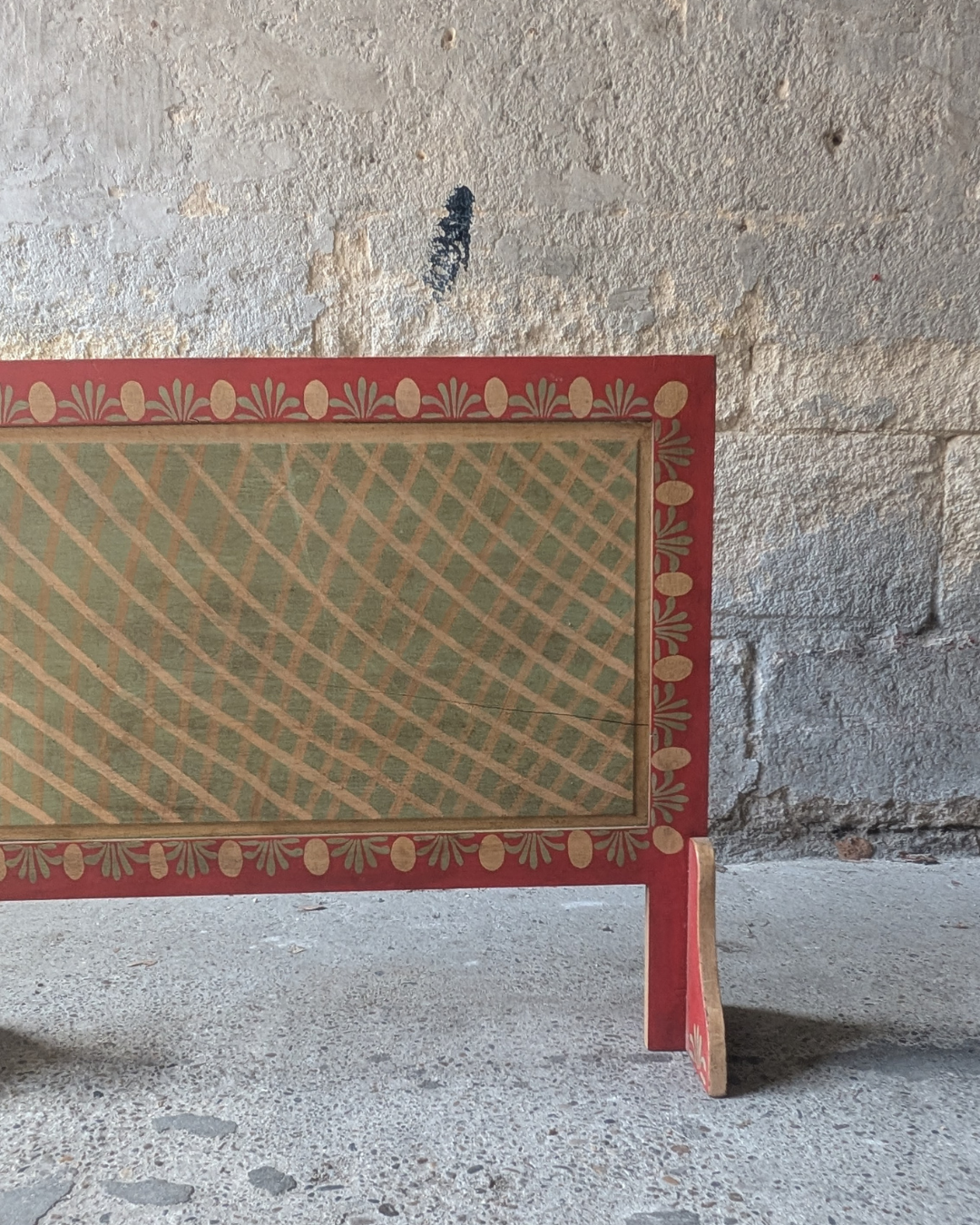 Tête de lit enfant peinte à la main