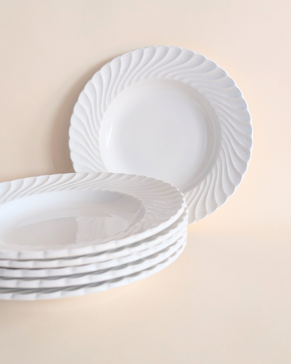Service de vaisselle en céramique blanche torsadée