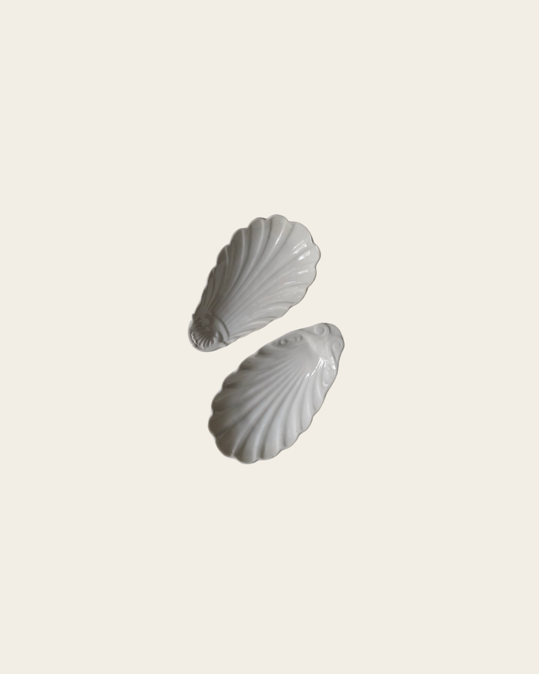 Paire de coupelles en forme de coquillage
