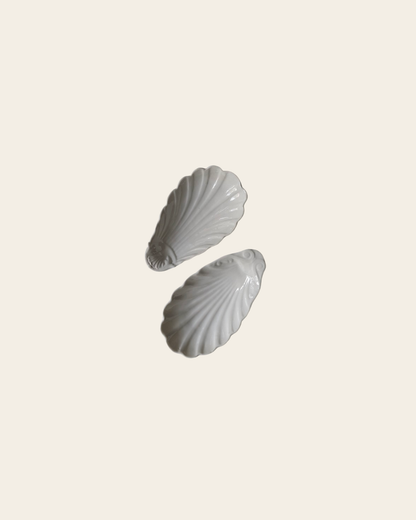 Paire de coupelles en forme de coquillage