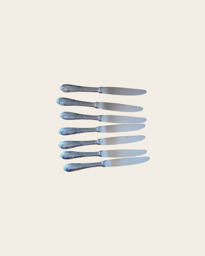 Ensemble de 7 couteaux en métal argenté