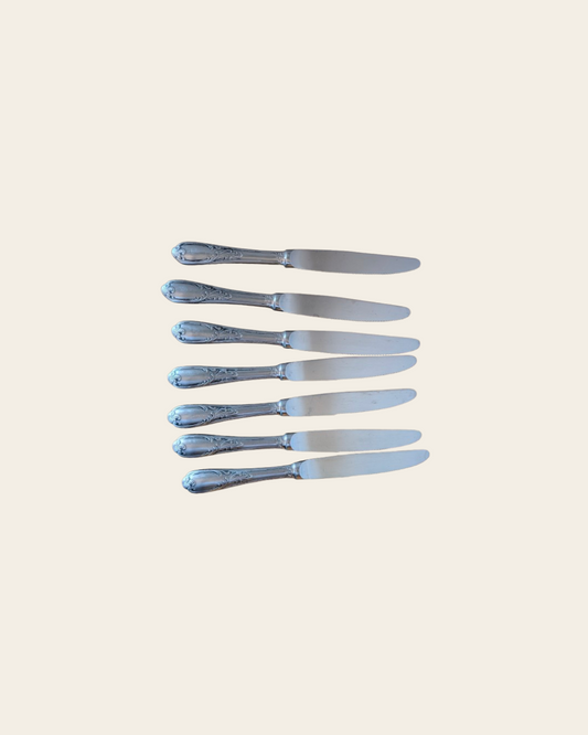 Ensemble de 7 couteaux en métal argenté