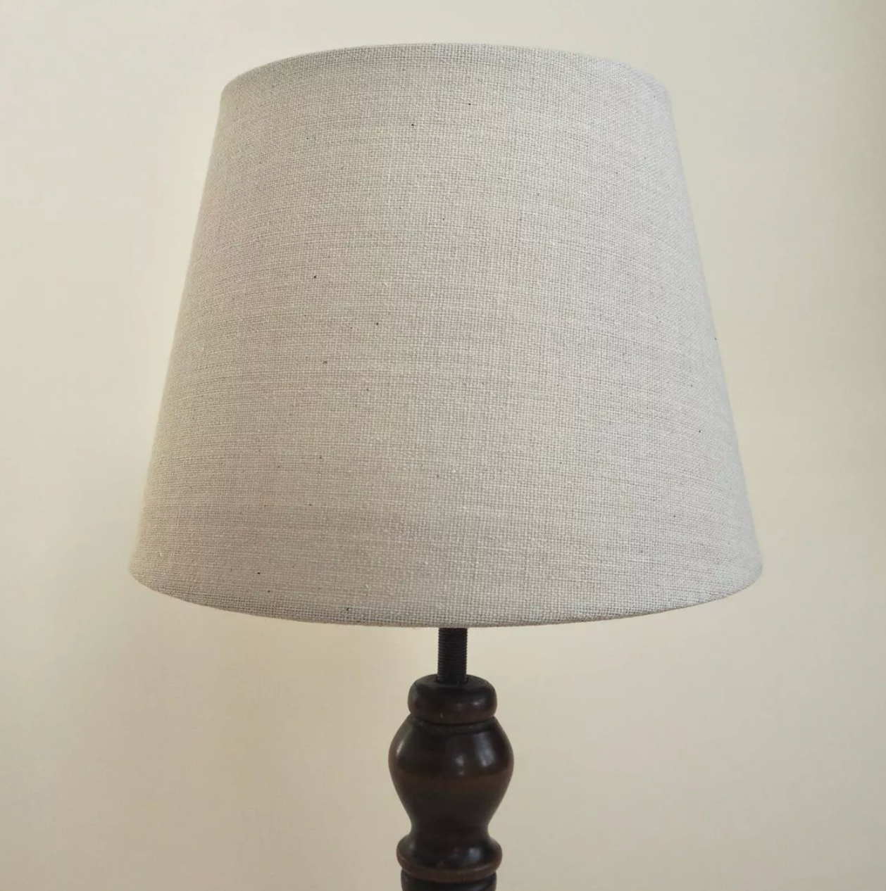 Lampe en bois tourné