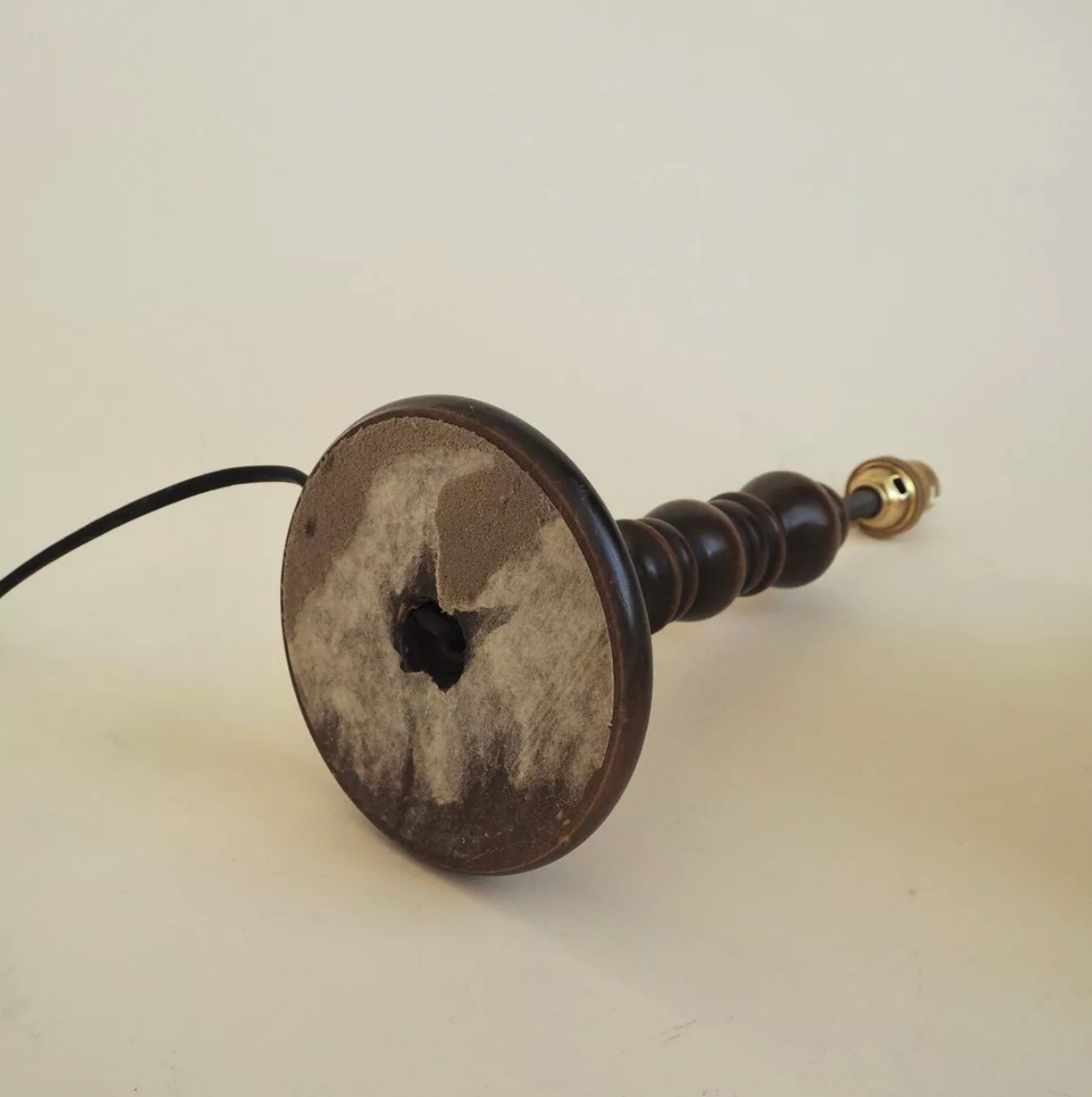 Lampe en bois tourné