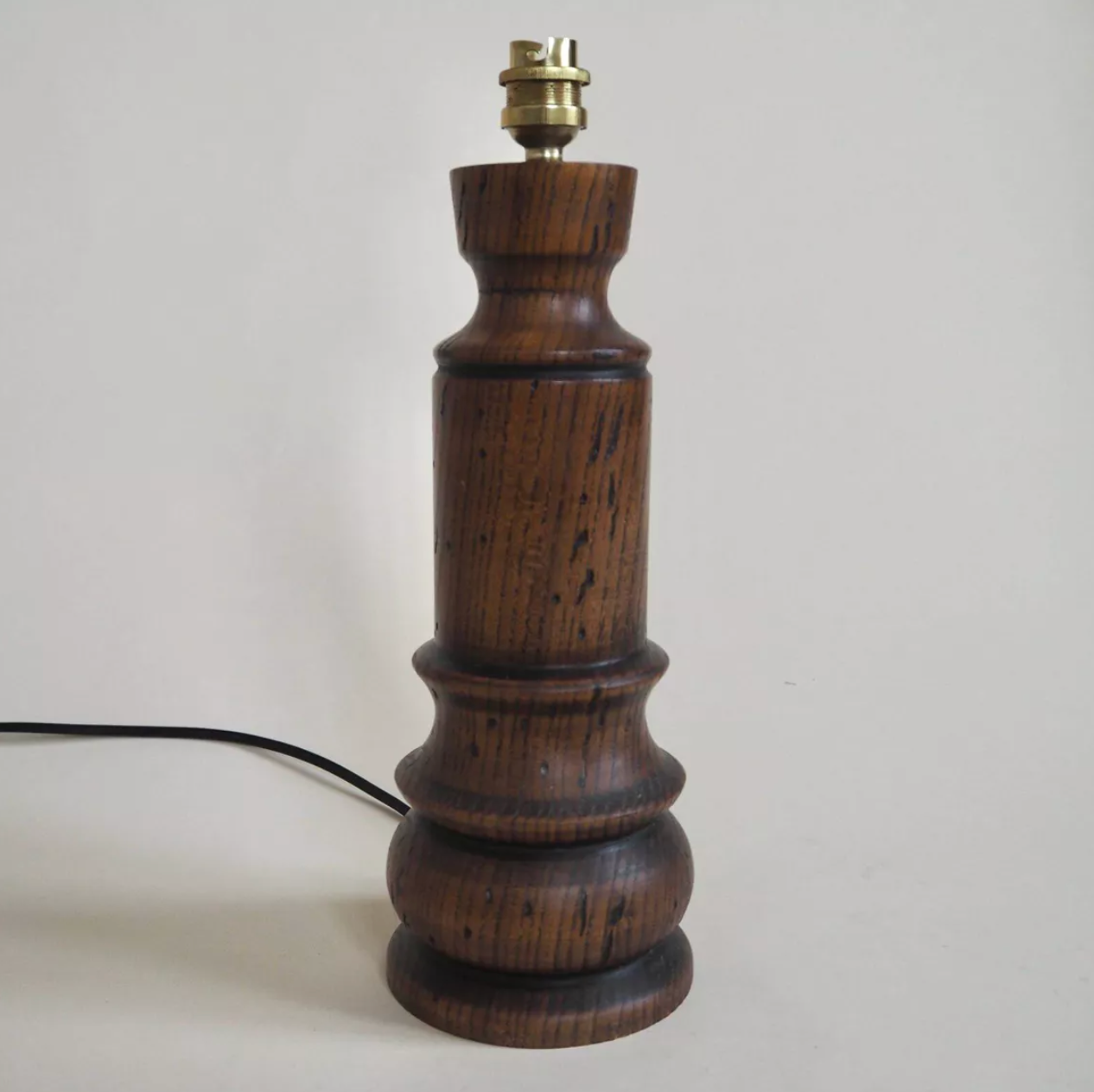 Lampe en bois brun