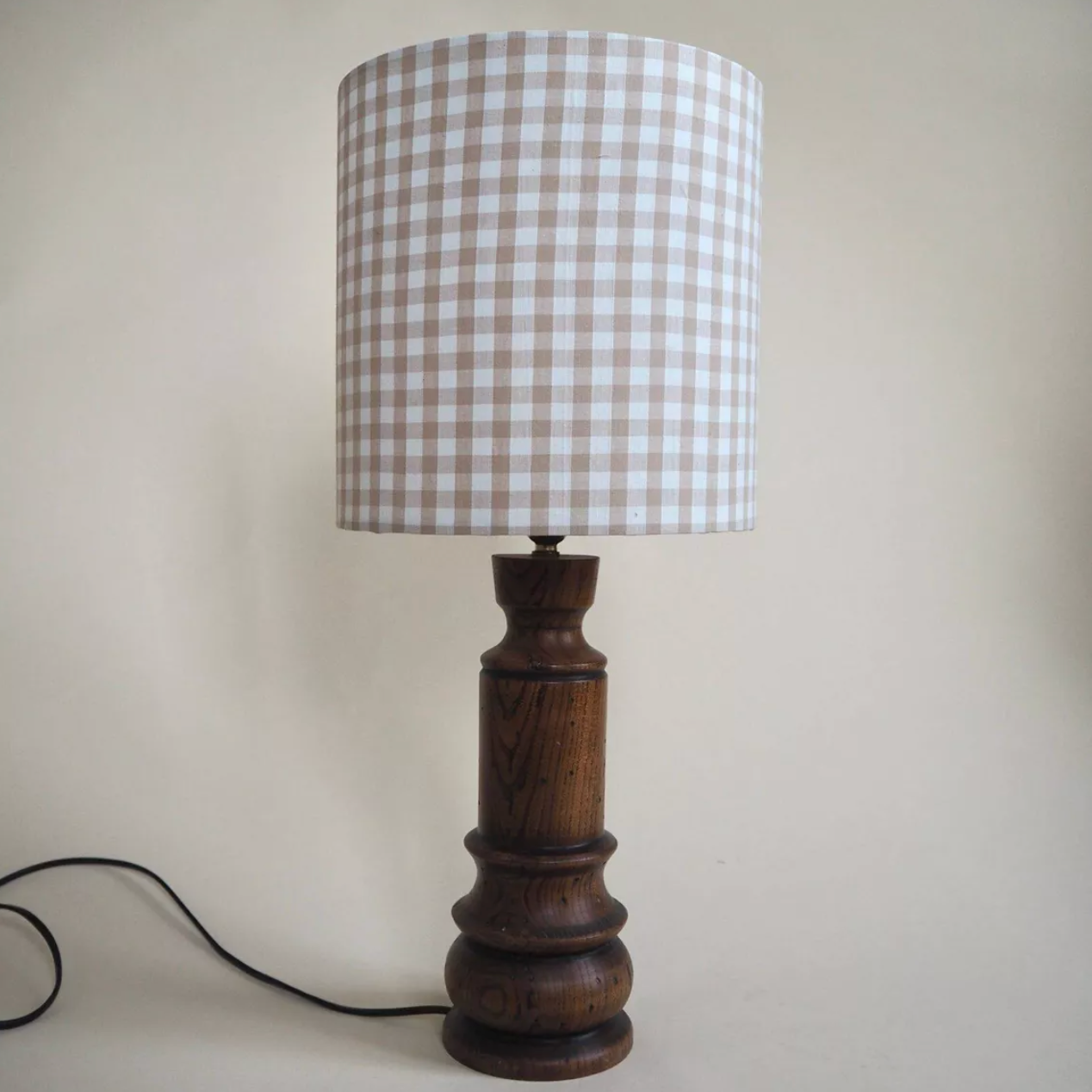 Lampe en bois brun