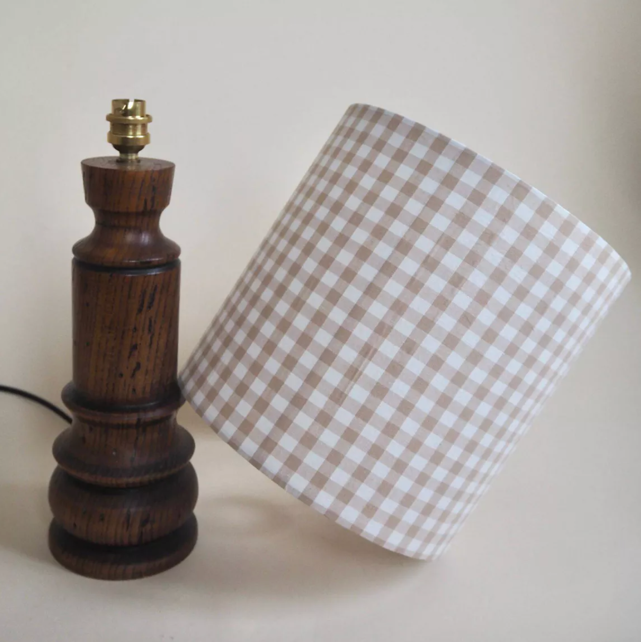 Lampe en bois brun