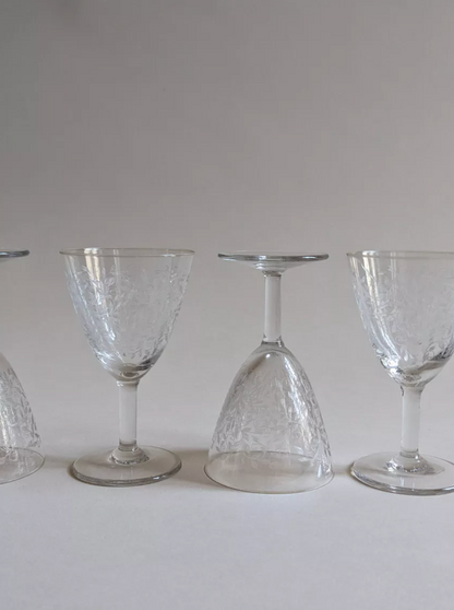 Lot de 4 verres en verre ciselé