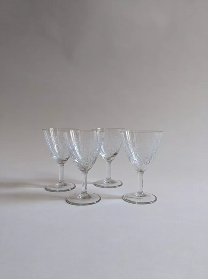 Lot de 4 verres en verre ciselé
