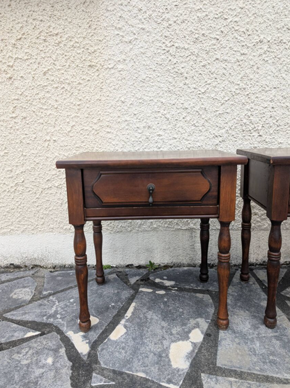 Paire de tables de chevet