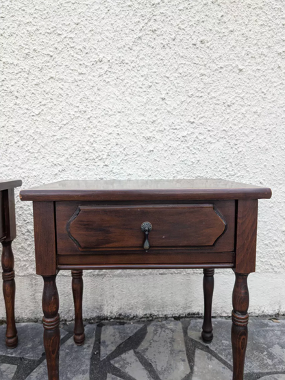 Paire de tables de chevet