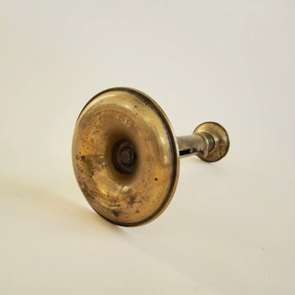 Bougeoir à pressoir en laiton