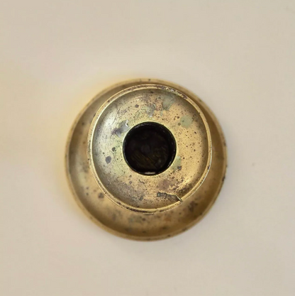 Bougeoir à pressoir en laiton