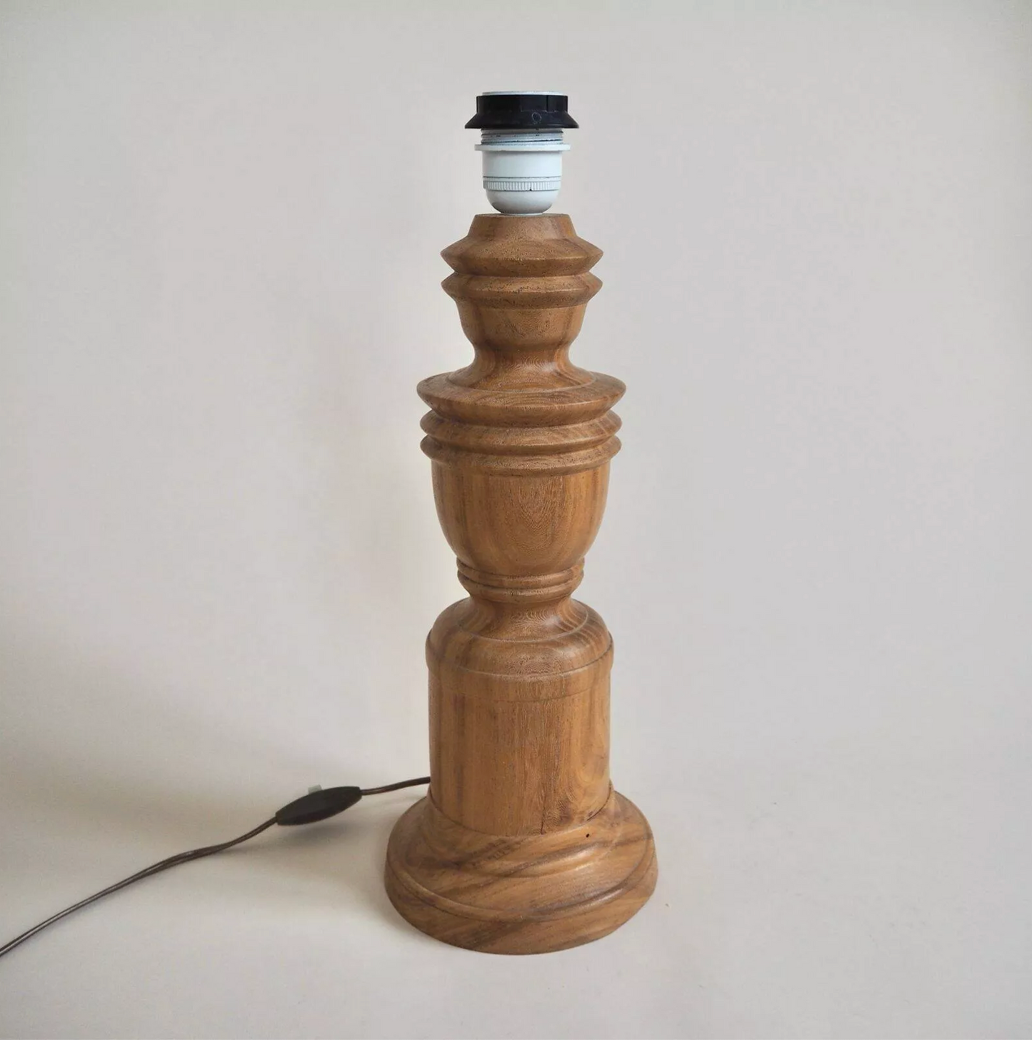 Pied de lampe en bois