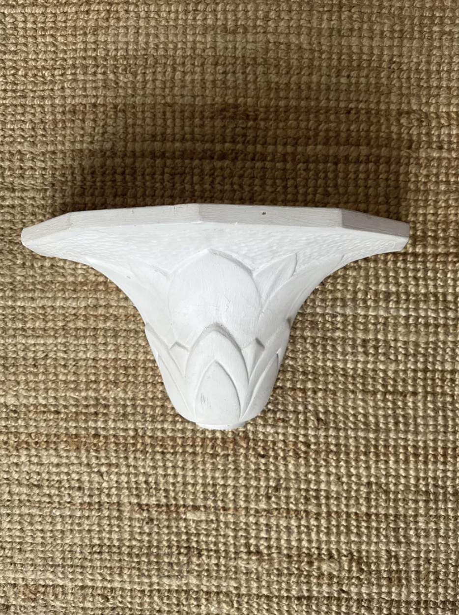 Paire d'appliques en plâtre, décor palmettes, XXe