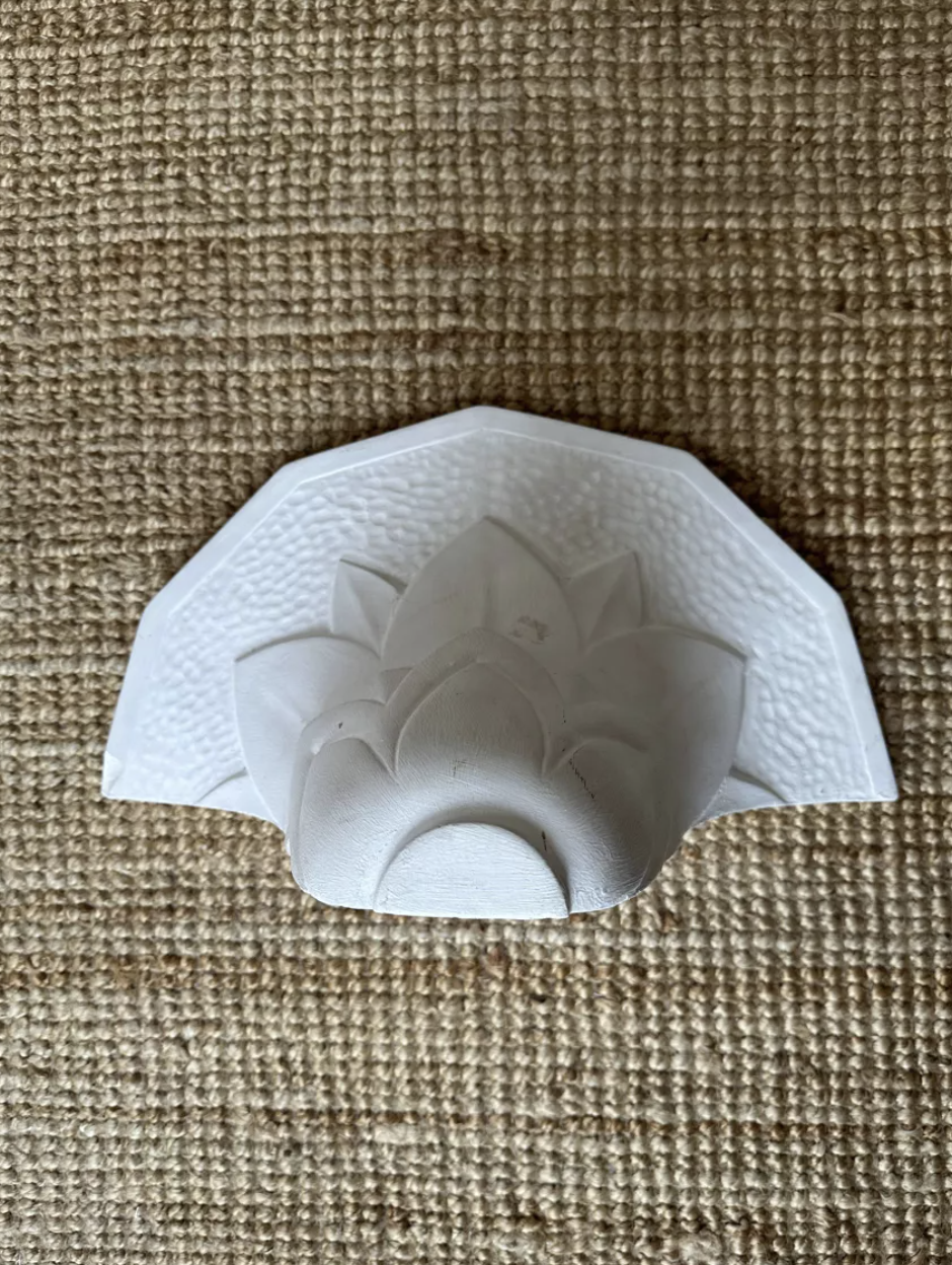 Paire d'appliques en plâtre, décor palmettes, XXe