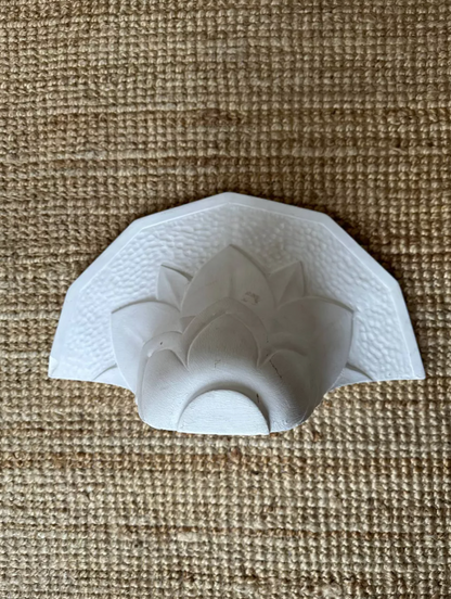 Paire d'appliques en plâtre, décor palmettes, XXe