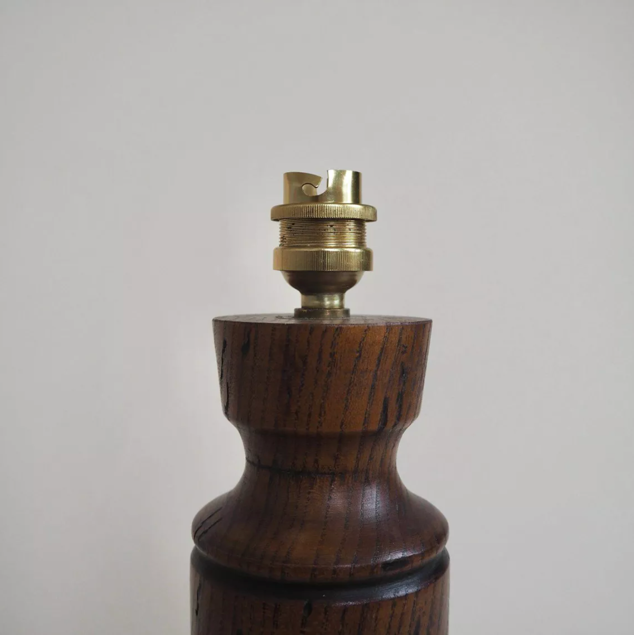 Pied de lampe en bois