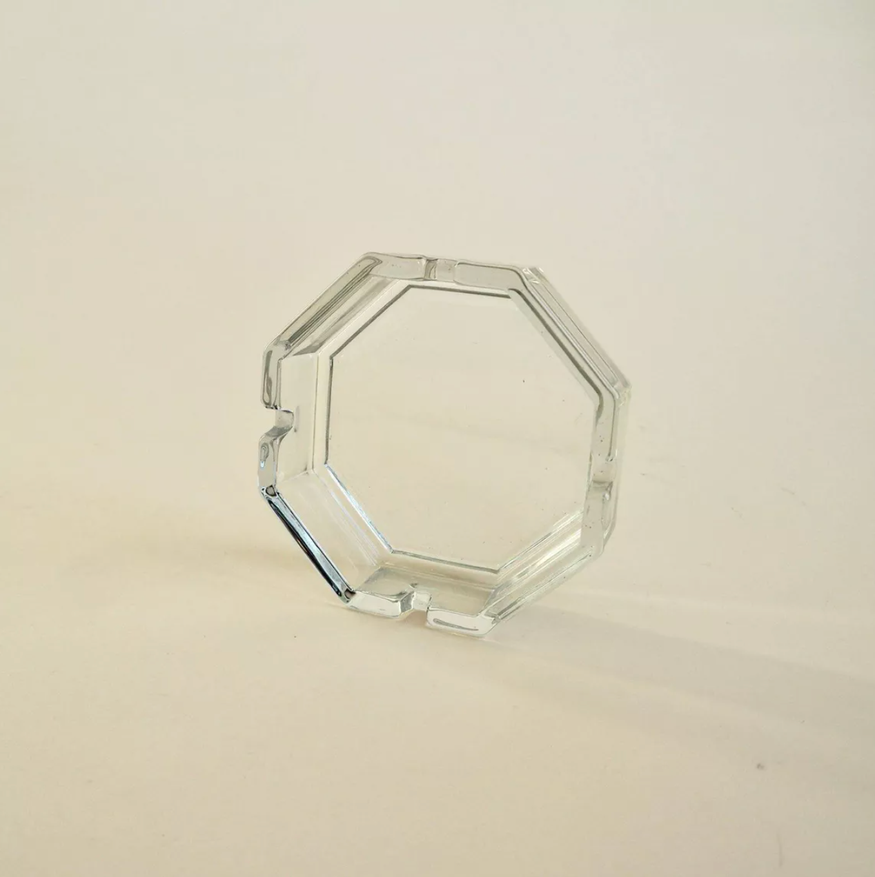 Cendrier en verre octogonal