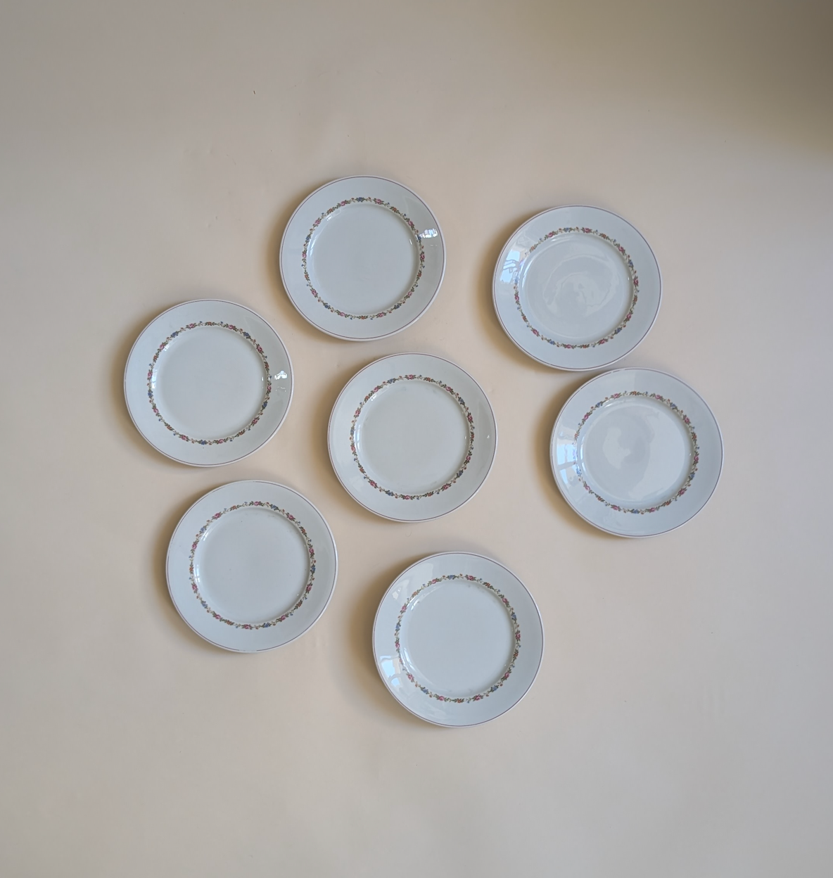 Ensemble de 7 assiettes à dessert