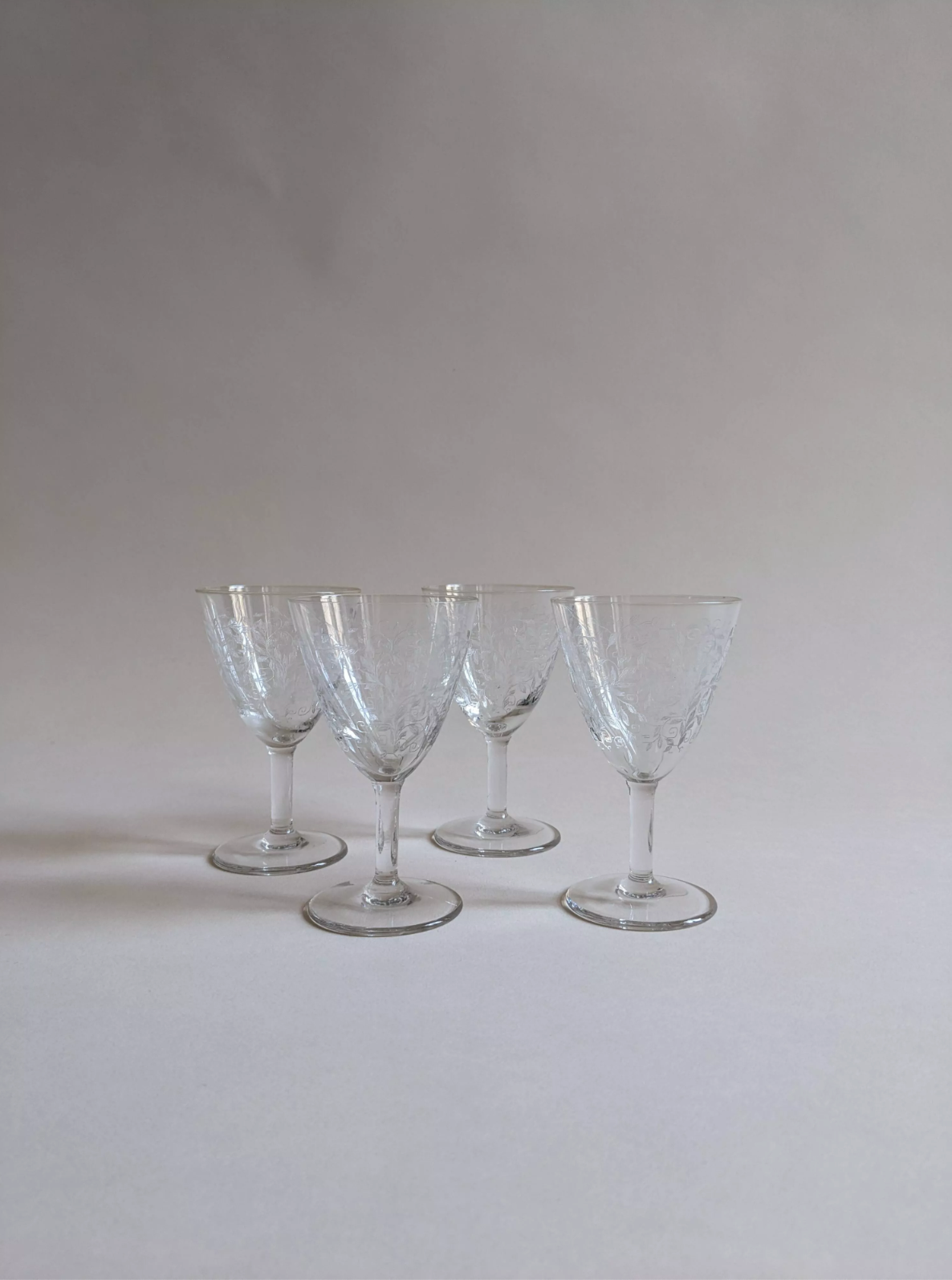 Lot de 4 verres ciselés