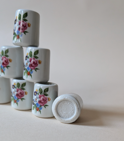 8 BOUGEOIRS EN PORCELAINE