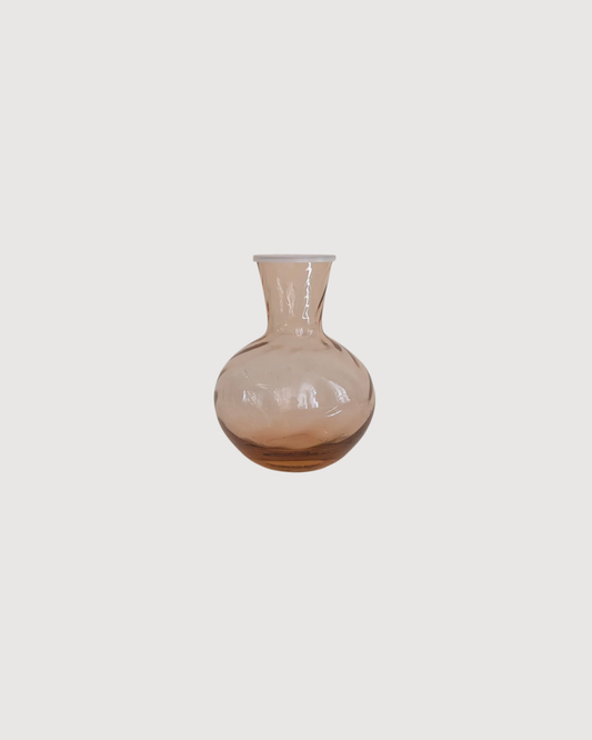 Carafe en verre rose