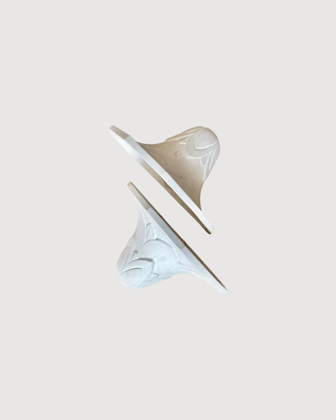 Paire d'appliques en plâtre, décor palmettes, XXe