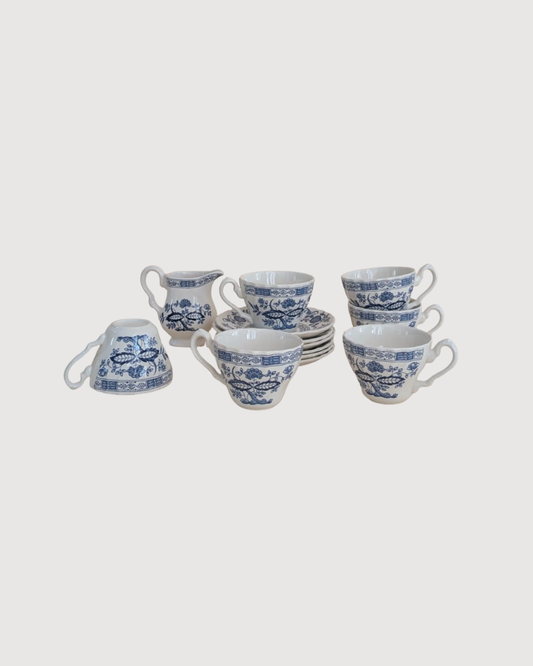 Ensemble de 6 tasses à café et son pot à lait