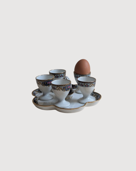 Ensemble petit-déjeuner composé de 5 coquetiers